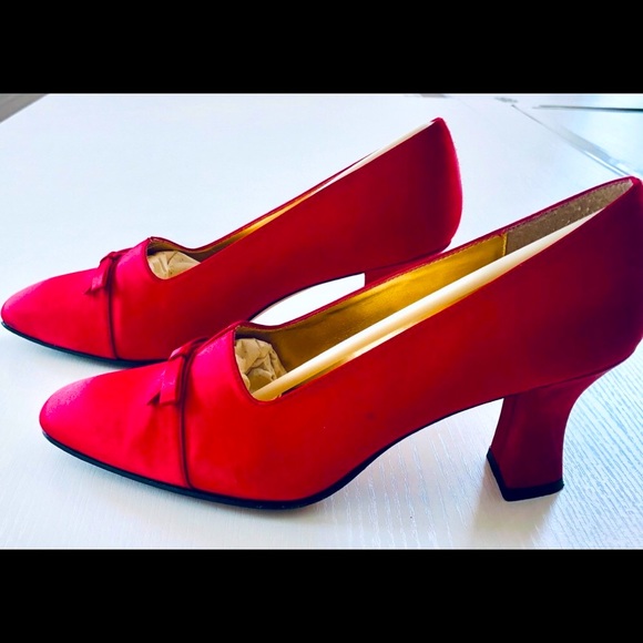 Red Satin pump bow detail 3 inch heel leather sole size 7.5 - Picture 4 of 16